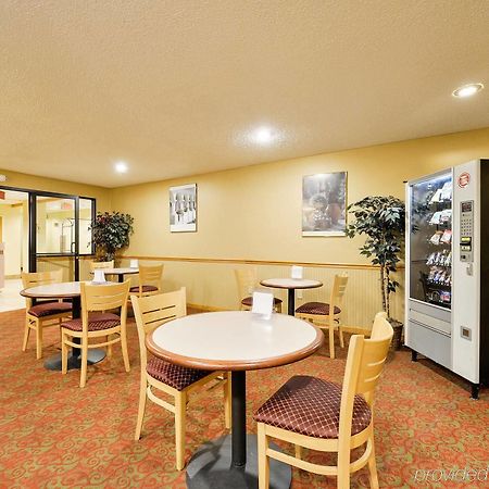 Americas Best Value Inn - Восток Сиракьюс Ресторан фото